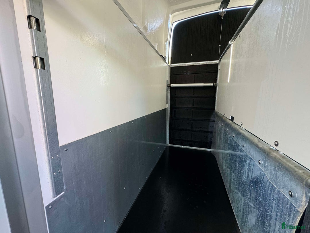 Hästtransporter  fordon & transport till salu: Nyskick Royal XT - funktionell, smidig och säker!  i Köping - Bild 7