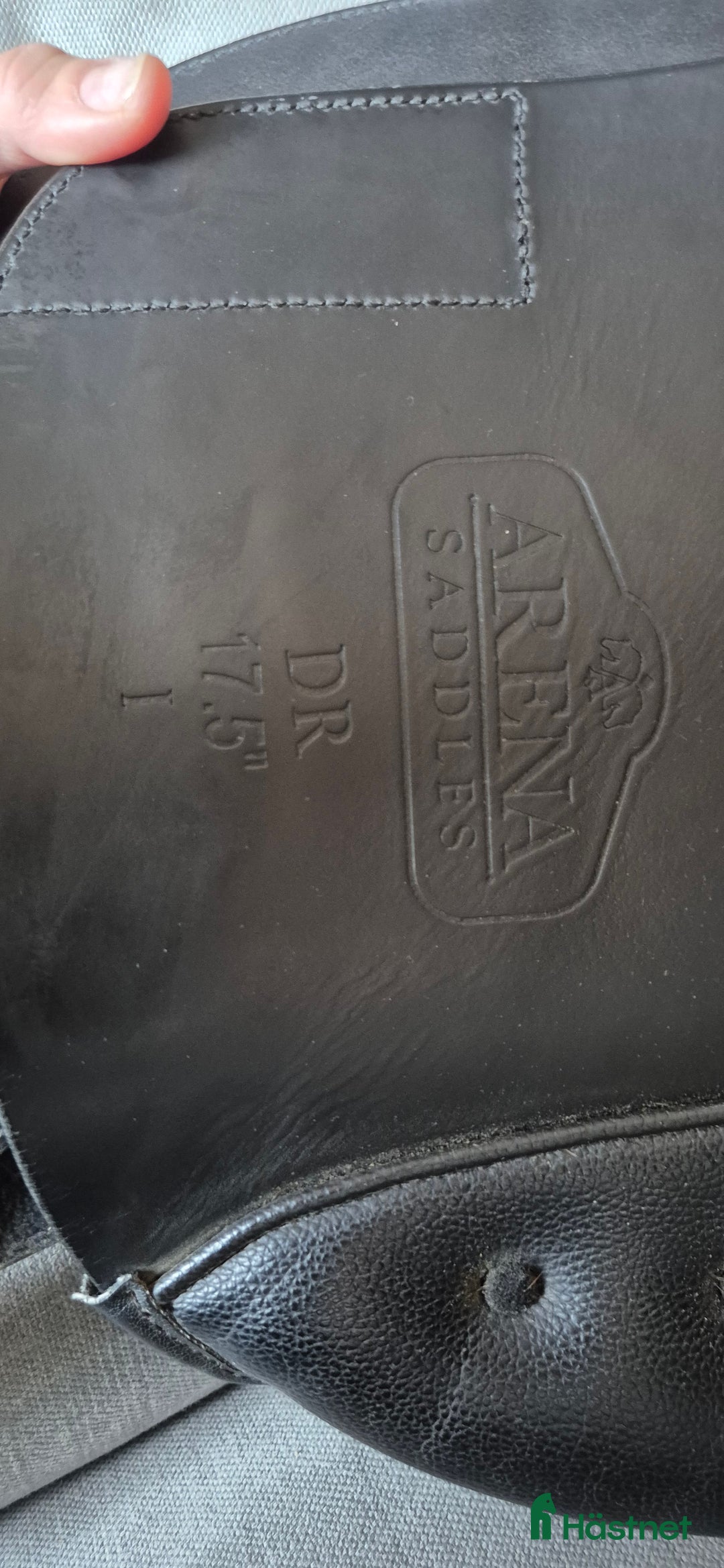 Sadlar hästutrustning till salu: Dressyrsadel Arena - sparsamt använd i Värmdö - Annons 6