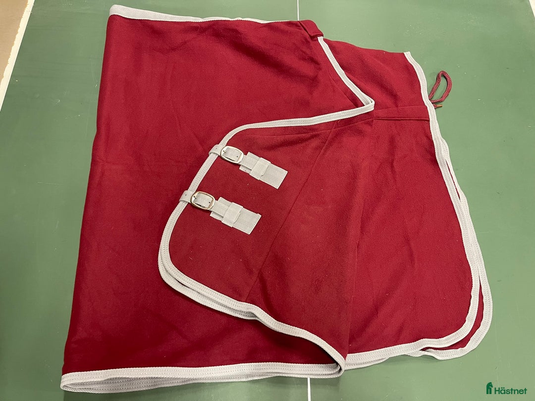 Täcken hästutrustning till salu: Diverse täcken i storlek 145 i Staffanstorp - Annons 8