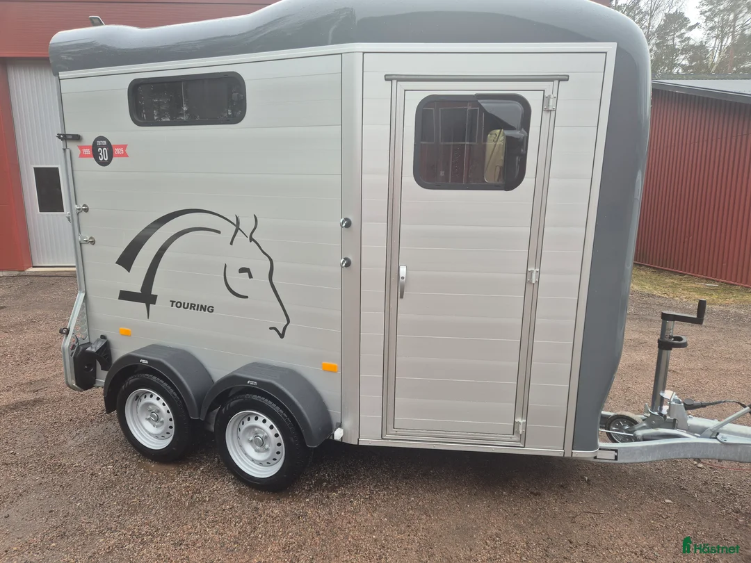 Hästtransporter  fordon & transport till salu: Cheval touring country med fronturlastning 2025! - Annons 2