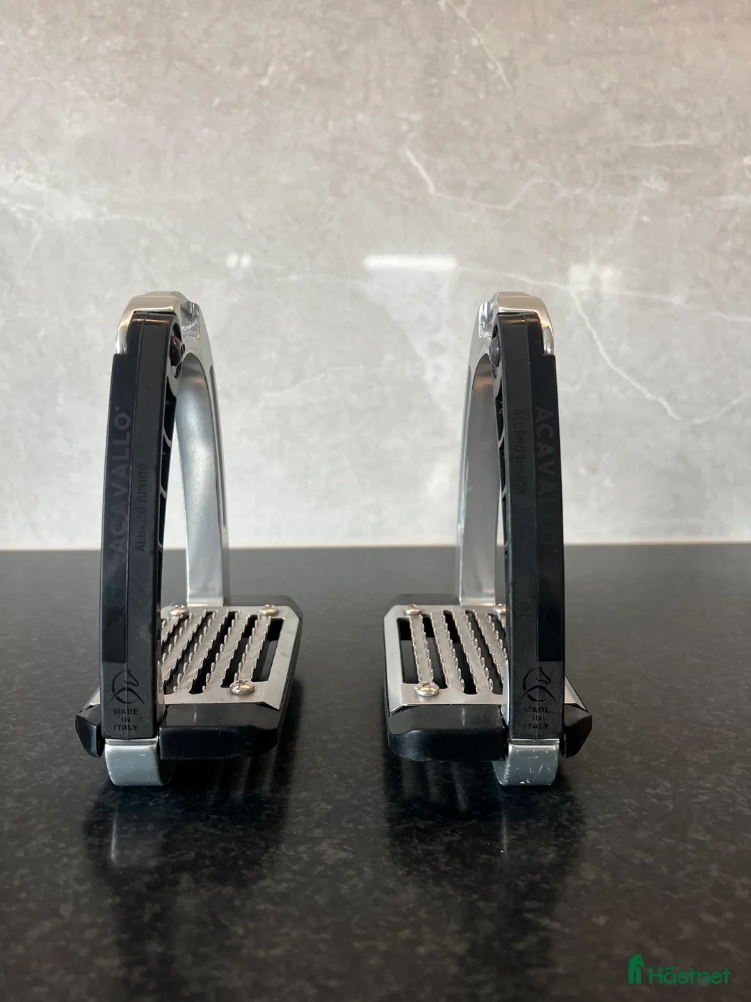 Stigbyglar hästutrustning till salu: Acavallo stigbyglar i Tävelsås - Annons 2