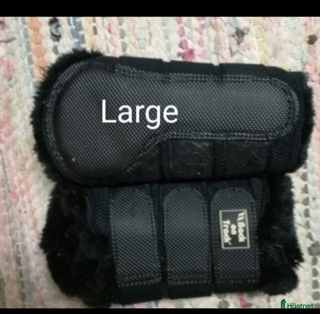 Benskydd hästutrustning till salu: Back on track fluffskydd - Annons 1