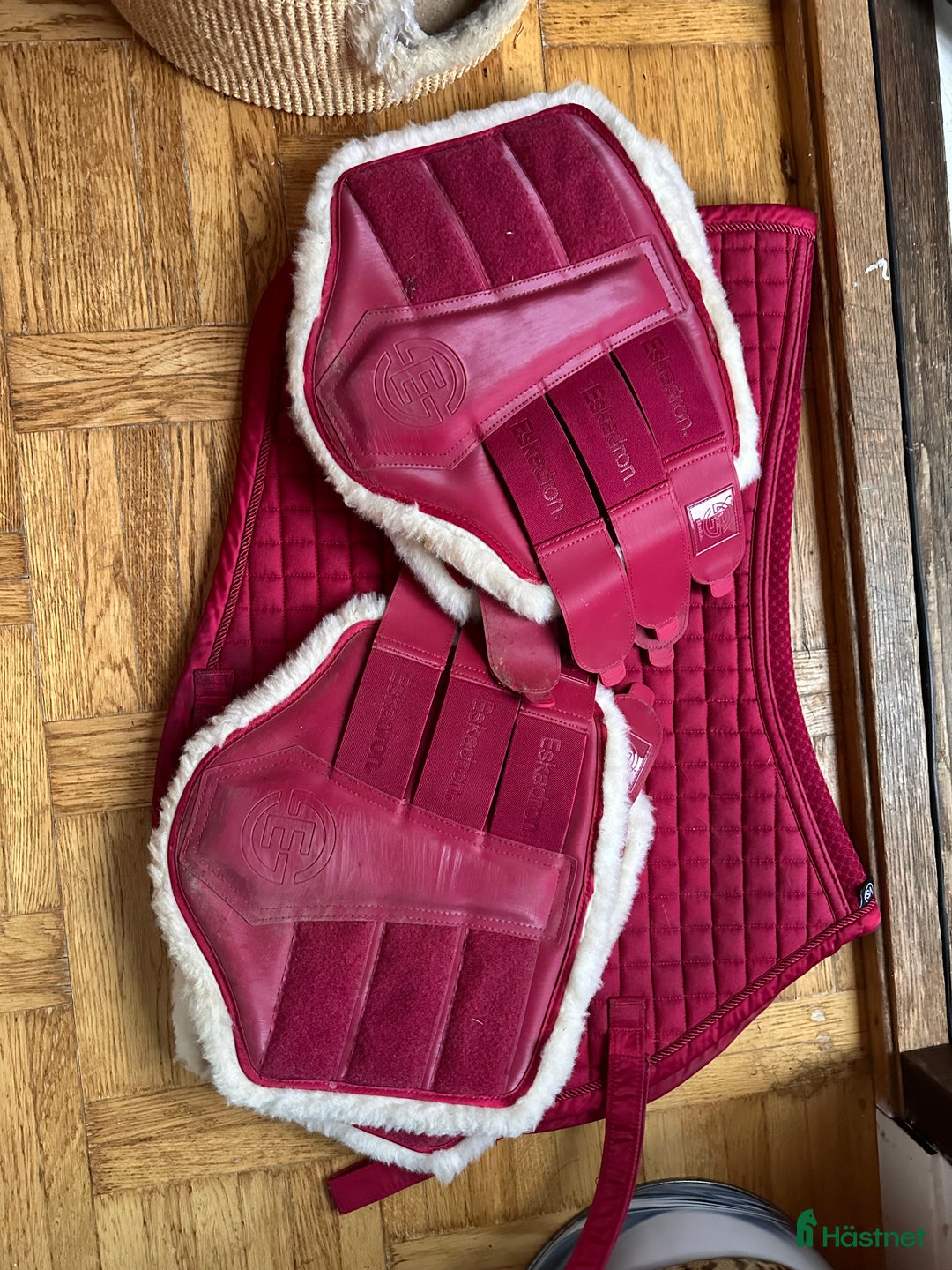 Schabrak & Vojlockar hästutrustning till salu: Snyggt set Eskadron i Borlänge - Annons 1