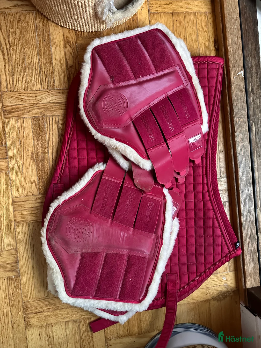 Schabrak & Vojlockar hästutrustning till salu: Snyggt set Eskadron i Borlänge - Annons 1