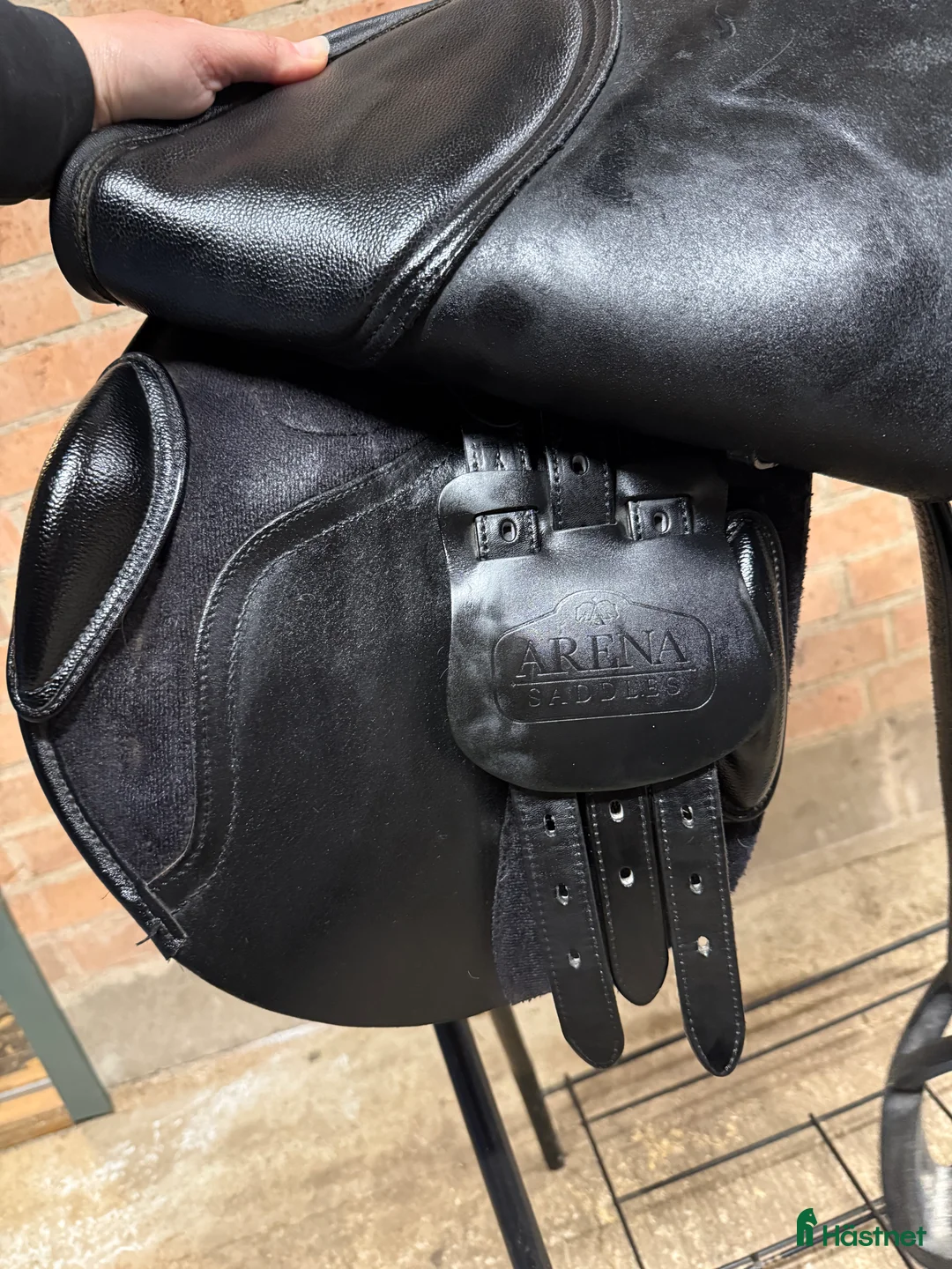 Sadlar hästutrustning till salu: Arena Jump-sadel 16,5" – Svart, i fint skick i Klågerup - Annons 4