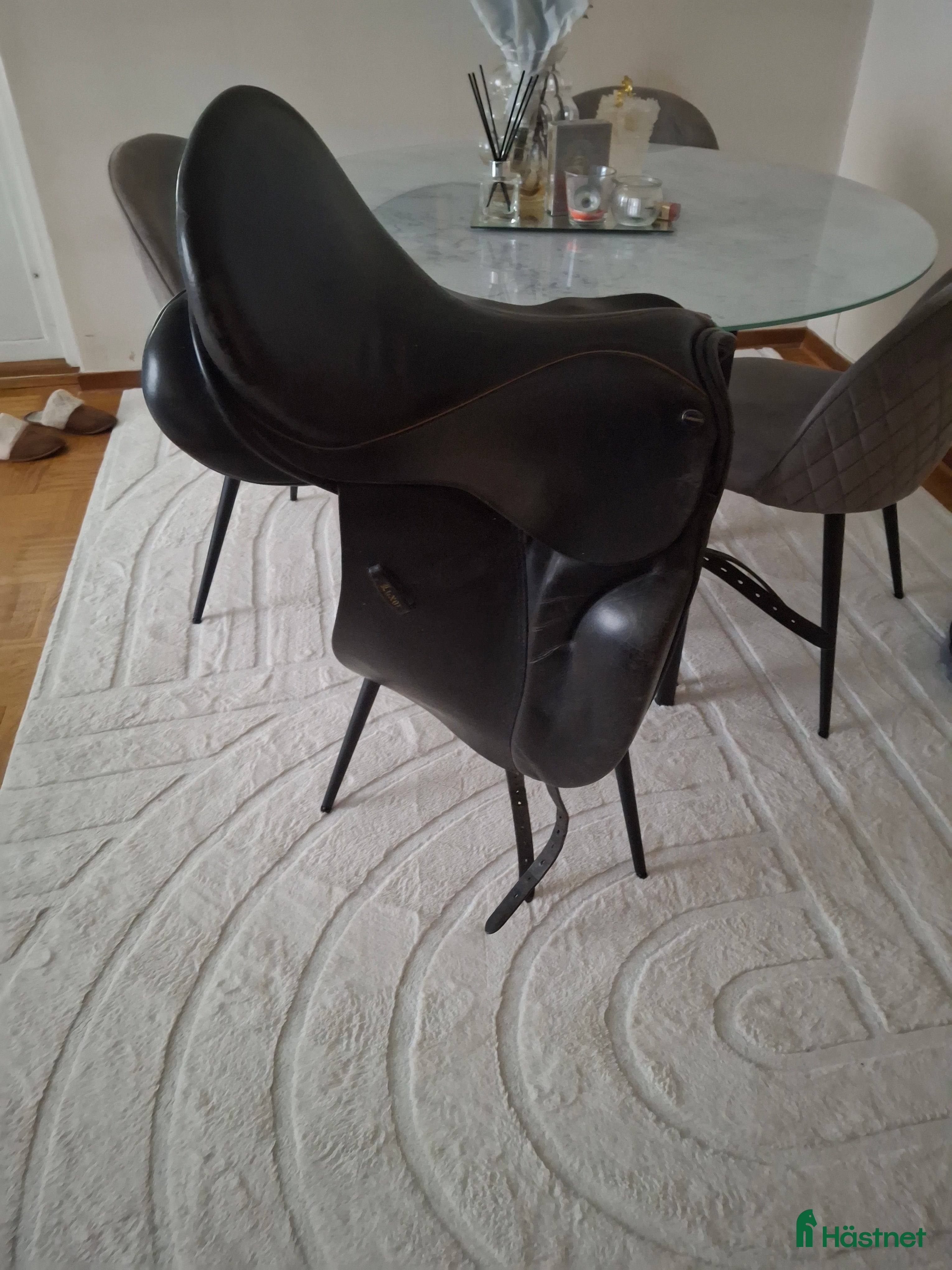 Sadlar hästutrustning till salu: Euroriding Luxor dressyrsadel 18” i Bandhagen - Annons 4