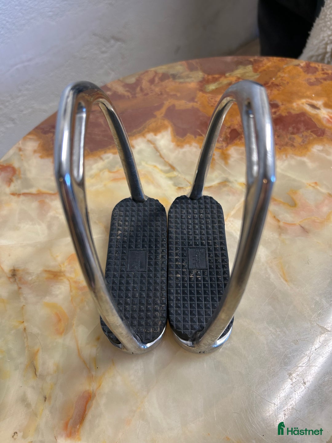 Stigbyglar hästutrustning till salu: Stübben stigbyglar. i Hällekis - Annons 2