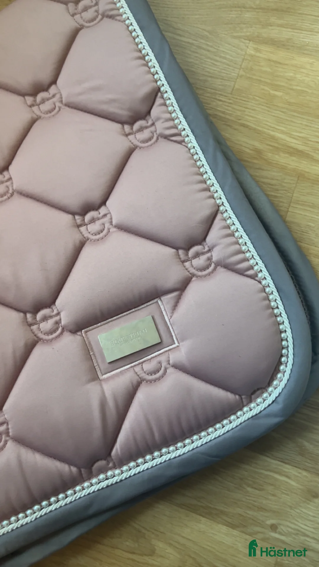 Schabrak & Vojlockar hästutrustning till salu: Rosa es i Hallstahammar - Annons 2