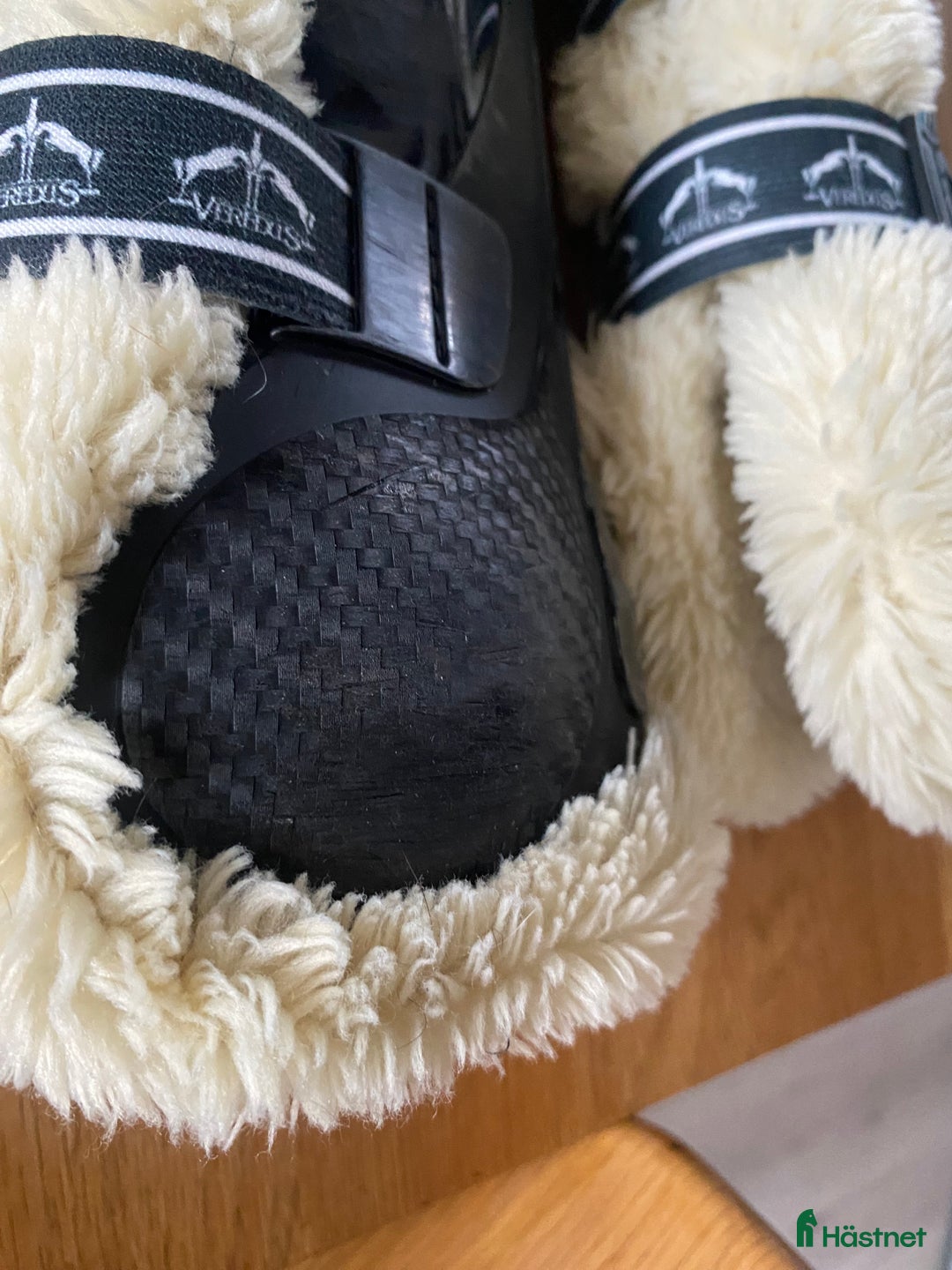 Benskydd hästutrustning till salu: Carbon gel vento fluffskydd säljes i Skepplanda - Annons 2