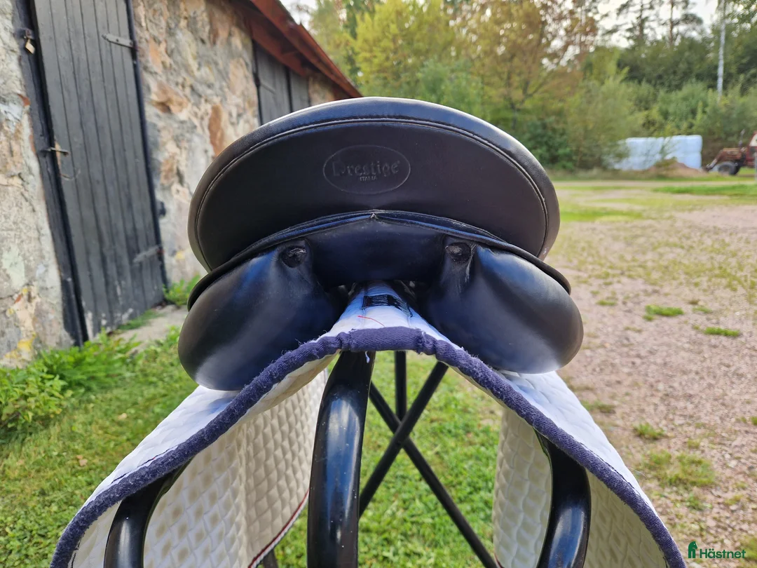 Sadlar hästutrustning till salu: Prestige Roma dressyrsadel i Immeln - Annons 3