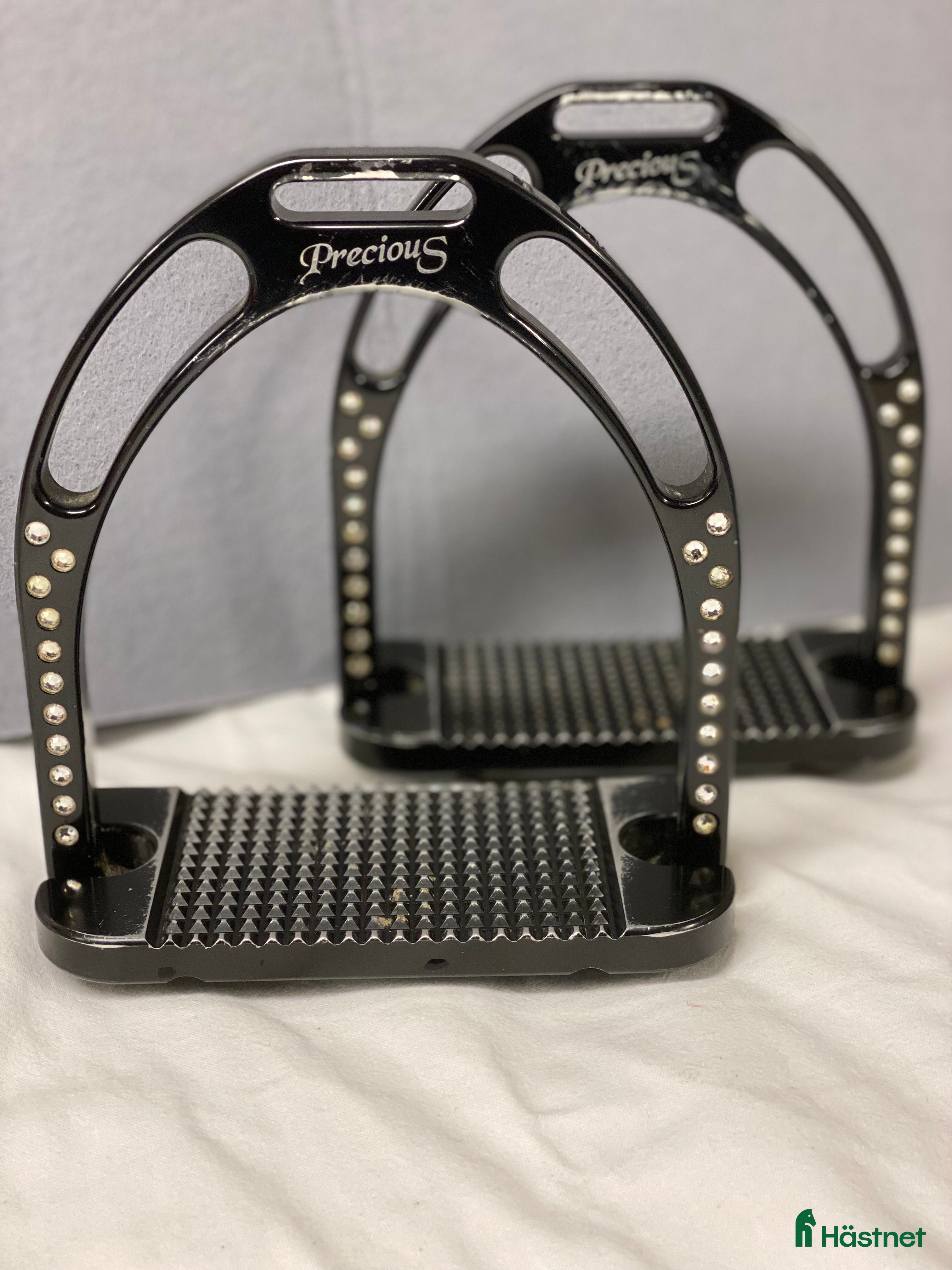 Stigbyglar hästutrustning till salu: Stigbyglar med swarowsky-kristaller  i Färentuna - Annons 10