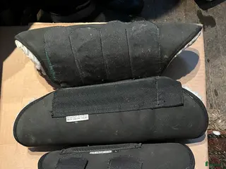 Benskydd hästutrustning till salu: Eskadron och terrängskydd i Drottningholm - Annons 2