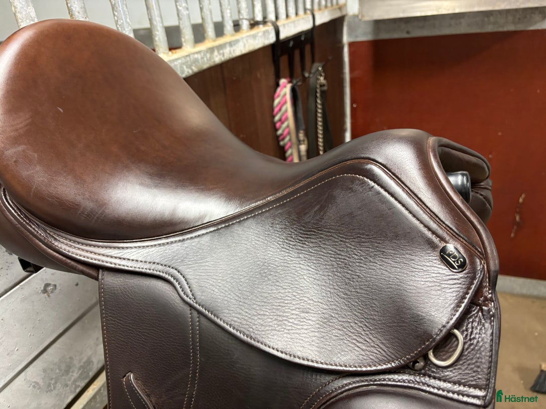 Sadlar hästutrustning till salu: Dressyrsadel  i Fornåsa - Annons 5