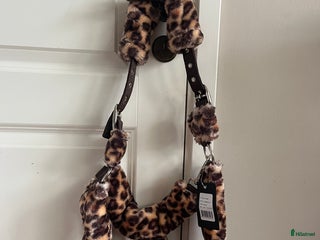 Träns hästutrustning till salu: Sprillans ny leopard grimma!! i Kungälv - Annons 1