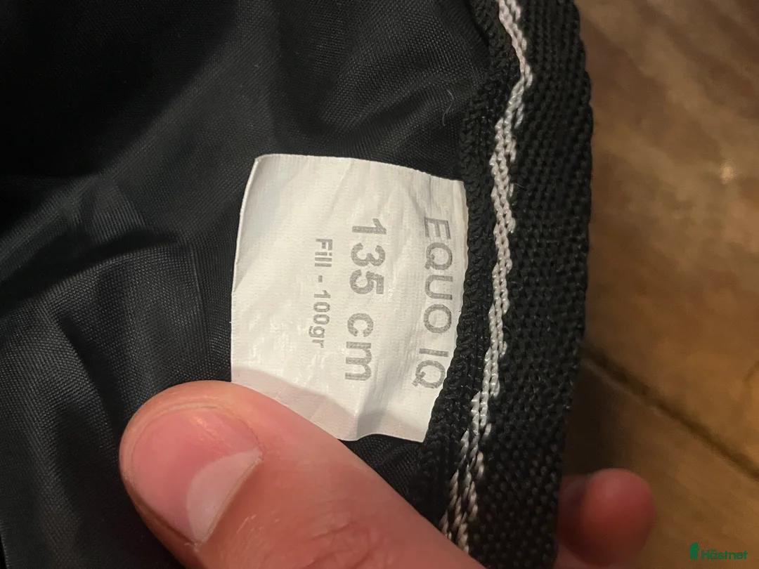 Täcken hästutrustning till salu: Säljer utetäcken samt ländtäcke & eksemhuva  i Tyresö - Annons 2