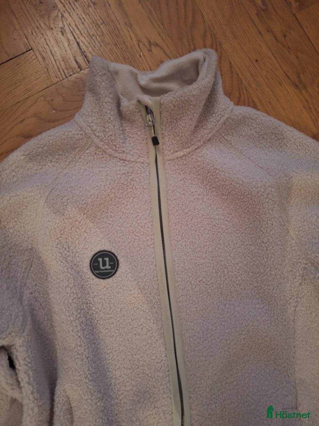 Jackor & Kavajer ryttarutrustning till salu: Nyskick Uhip cozy pilé stl 36 i Falun - Annons 2