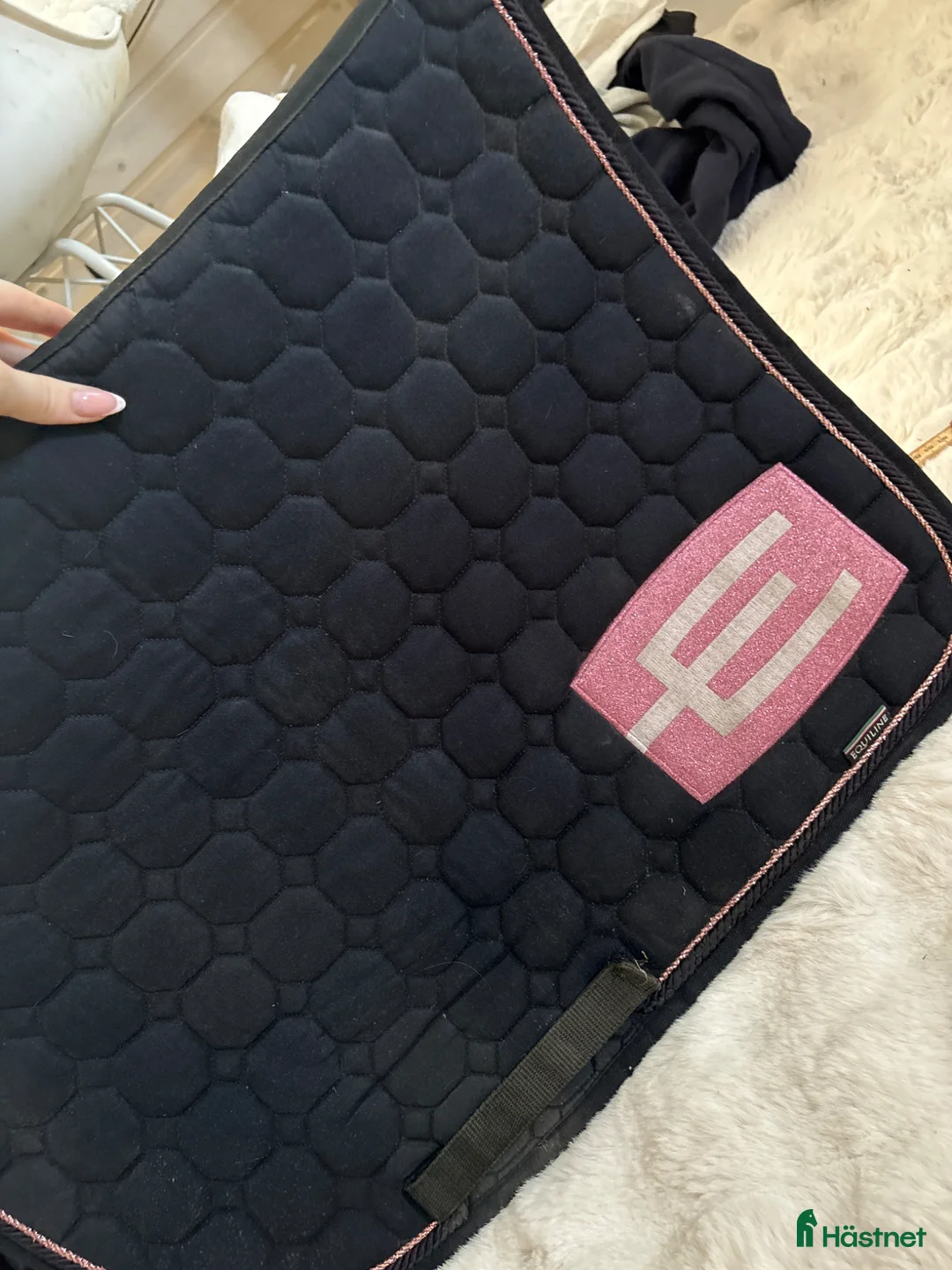 Schabrak & Vojlockar hästutrustning till salu: Fint Equiline schabrak 🌸 - Annons 2