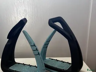 Stigbyglar hästutrustning Freejump soft up lite - Annons 1