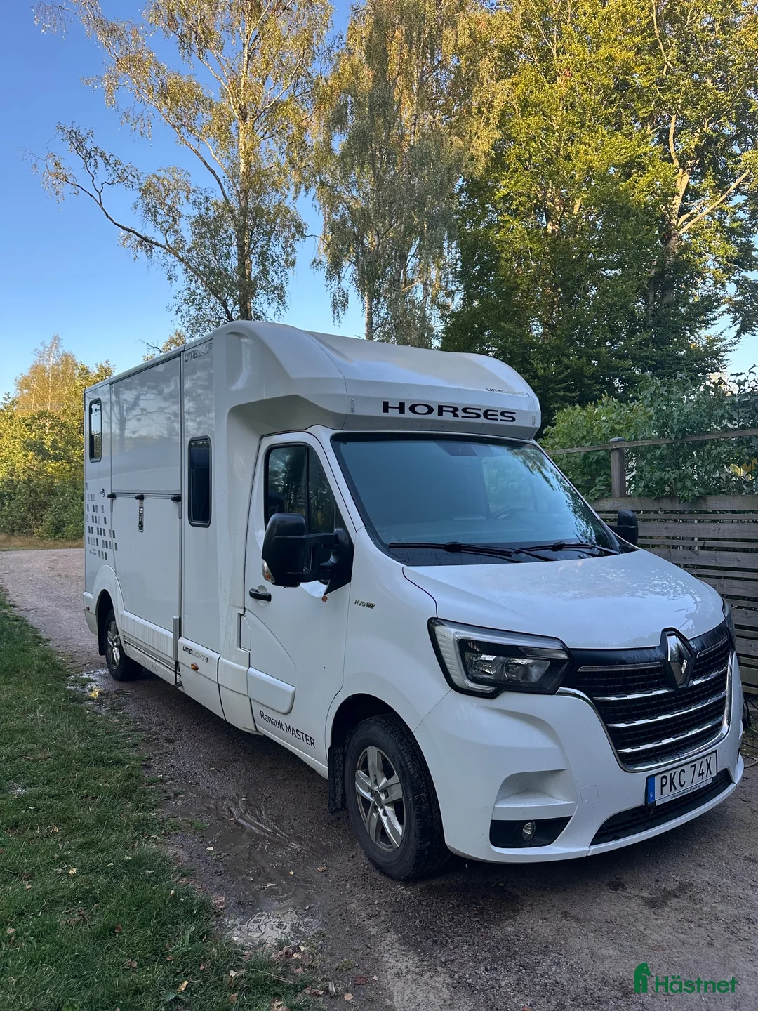 Hästlastbilar  fordon & transport till salu: Renault UME LIGHT ”Låga mil” - Annons 1