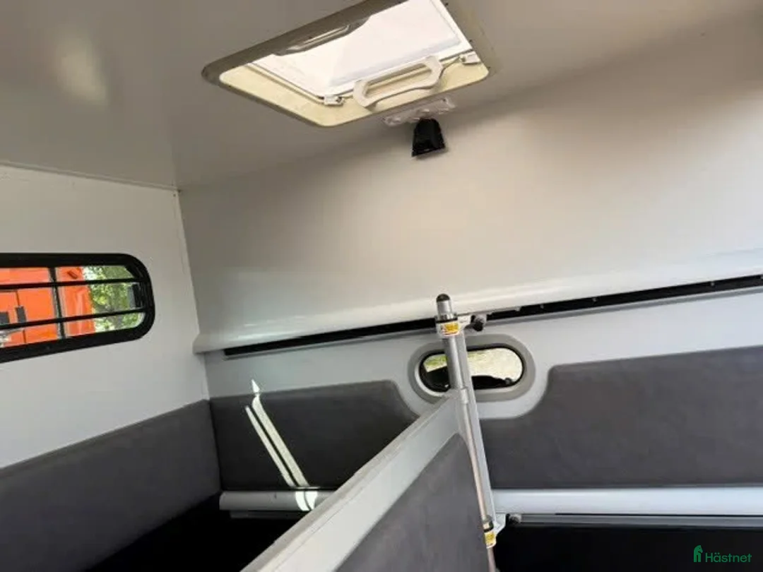 Hästlastbilar  fordon & transport till salu: Hästlastbil b-kort theault  - Annons 2