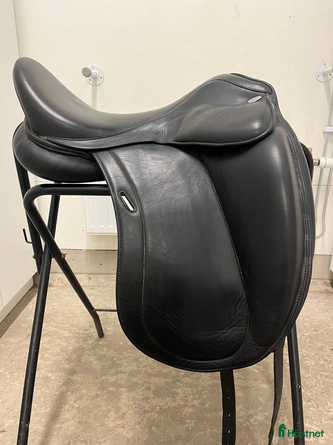 Sadlar hästutrustning till salu: Santa Cruz dressyrsadel.  i Kramfors - Annons 2