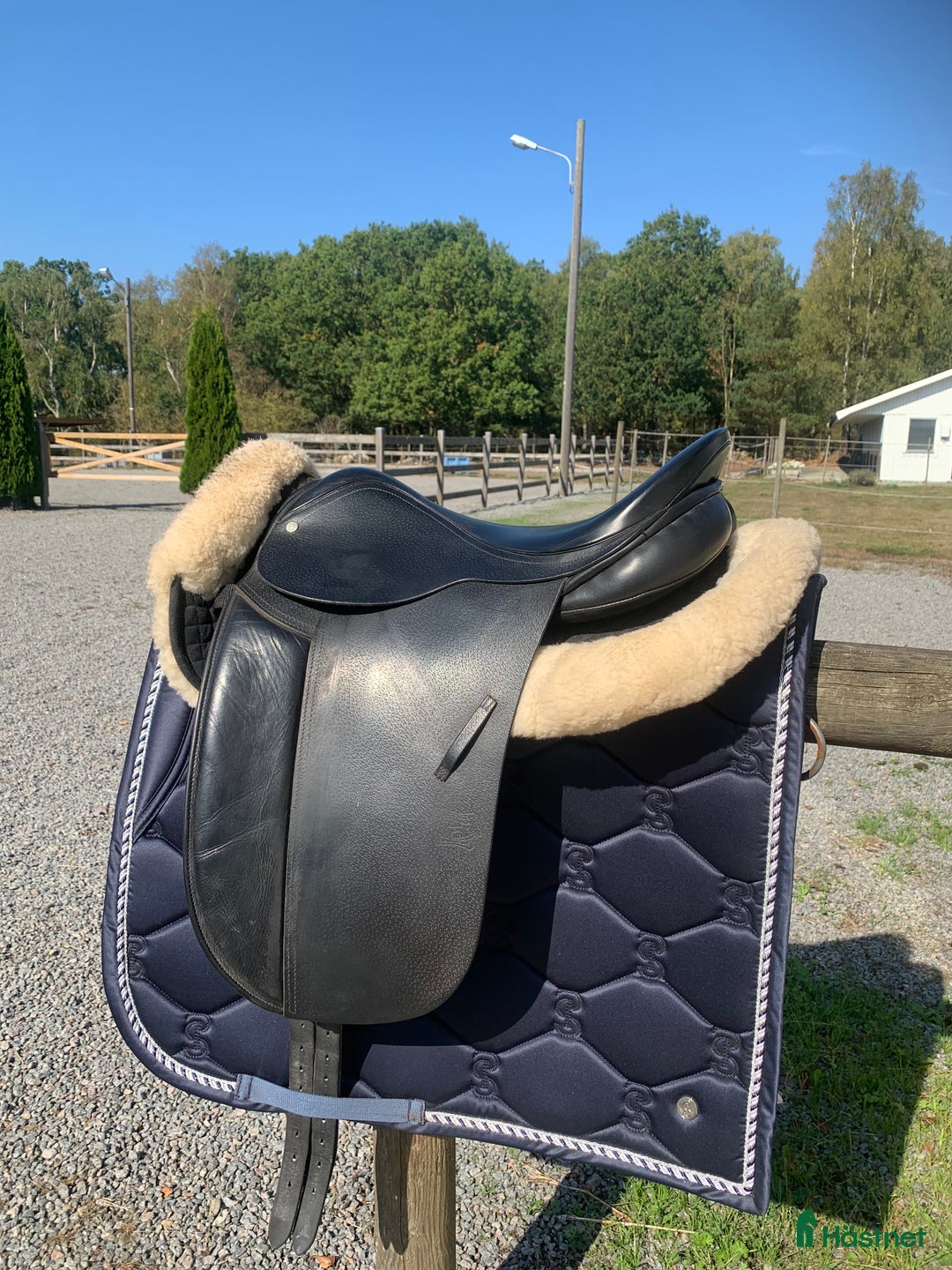 Sadlar hästutrustning till salu: Dressyrsadel Cliff Barnsby  i Sölvesborg - Annons 1