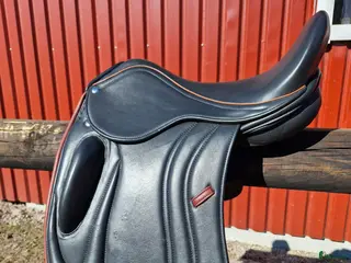 Sadlar hästutrustning Fabriksny dressyrsadel - Annons 3