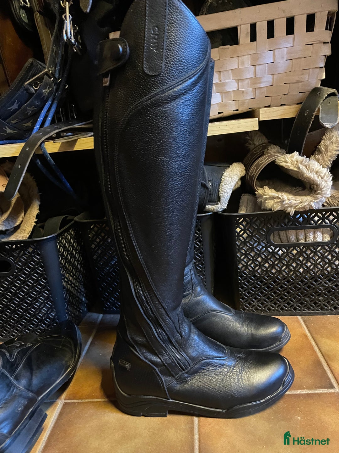 Ridstövlar ryttarutrustning till salu: Fina ridstövlar  i Björköby - Annons 1