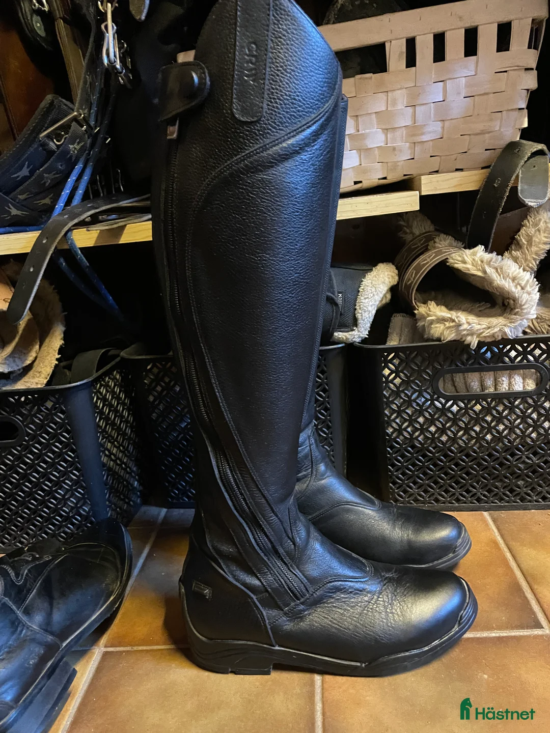 Ridstövlar ryttarutrustning till salu: Fina ridstövlar  i Björköby - Annons 1