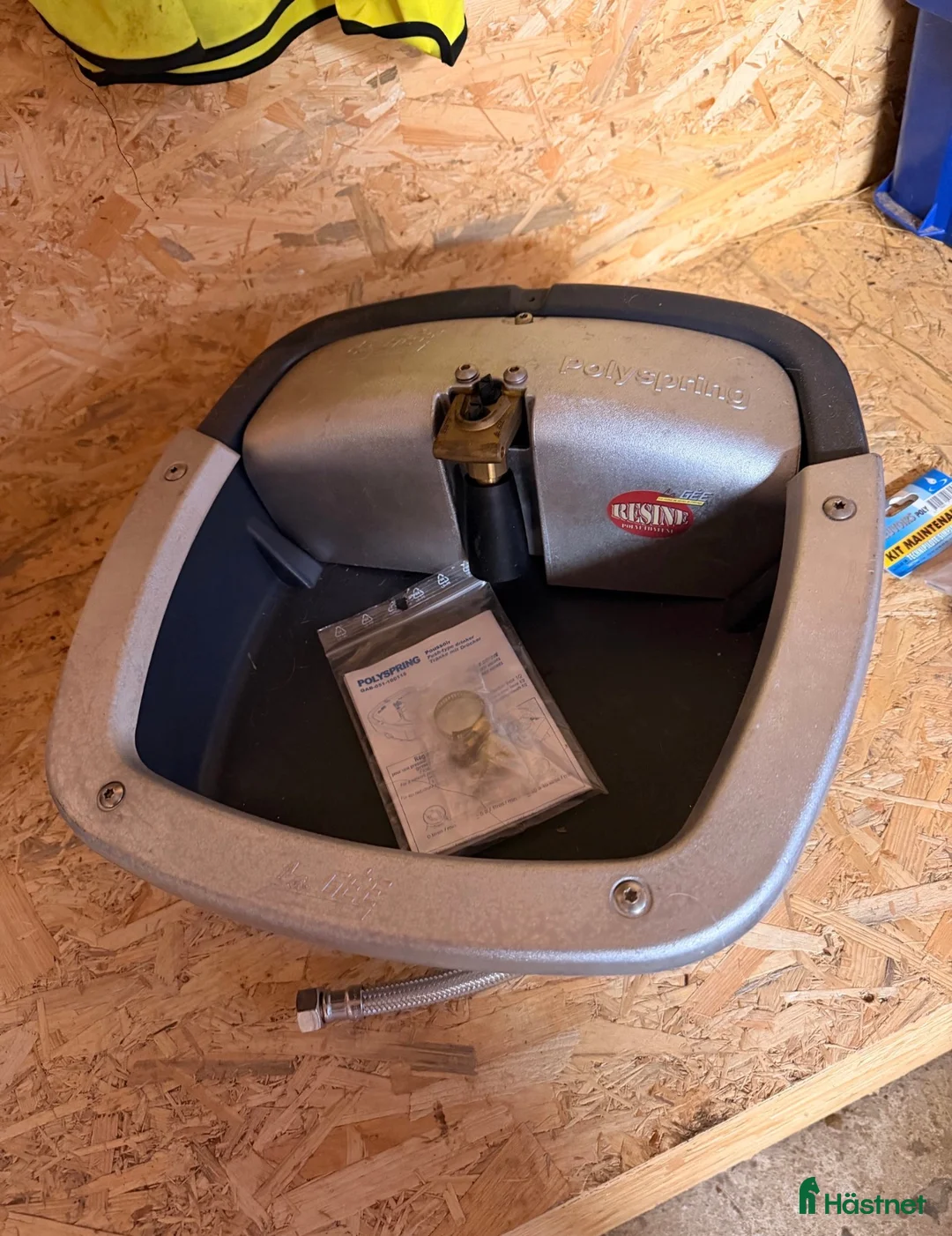 Stallinredning, stängsel & gård övrig utrustning till salu: La Gee - vattenkopp, olika modeller i Örebro - Annons 3