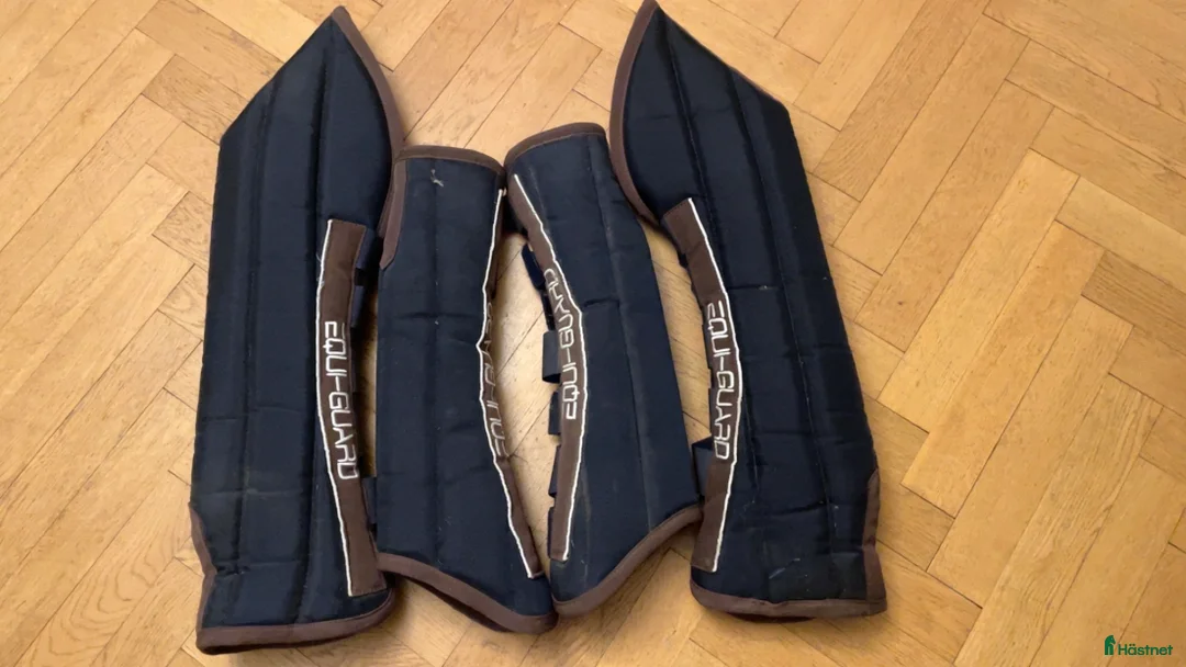 Täcken hästutrustning till salu: Stort parti hästsaker och 2 hjälmar i Borås - Annons 32