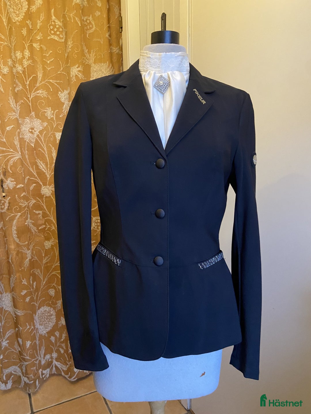 Jackor & Kavajer ryttarutrustning till salu: Pikeur kavaj i Västerhaninge - Annons 1