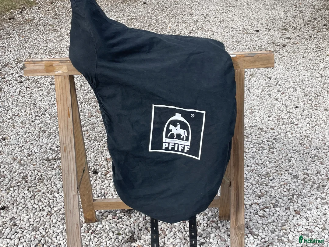 Sadlar hästutrustning till salu: Phiff dressyrsadel i Slite - Annons 5