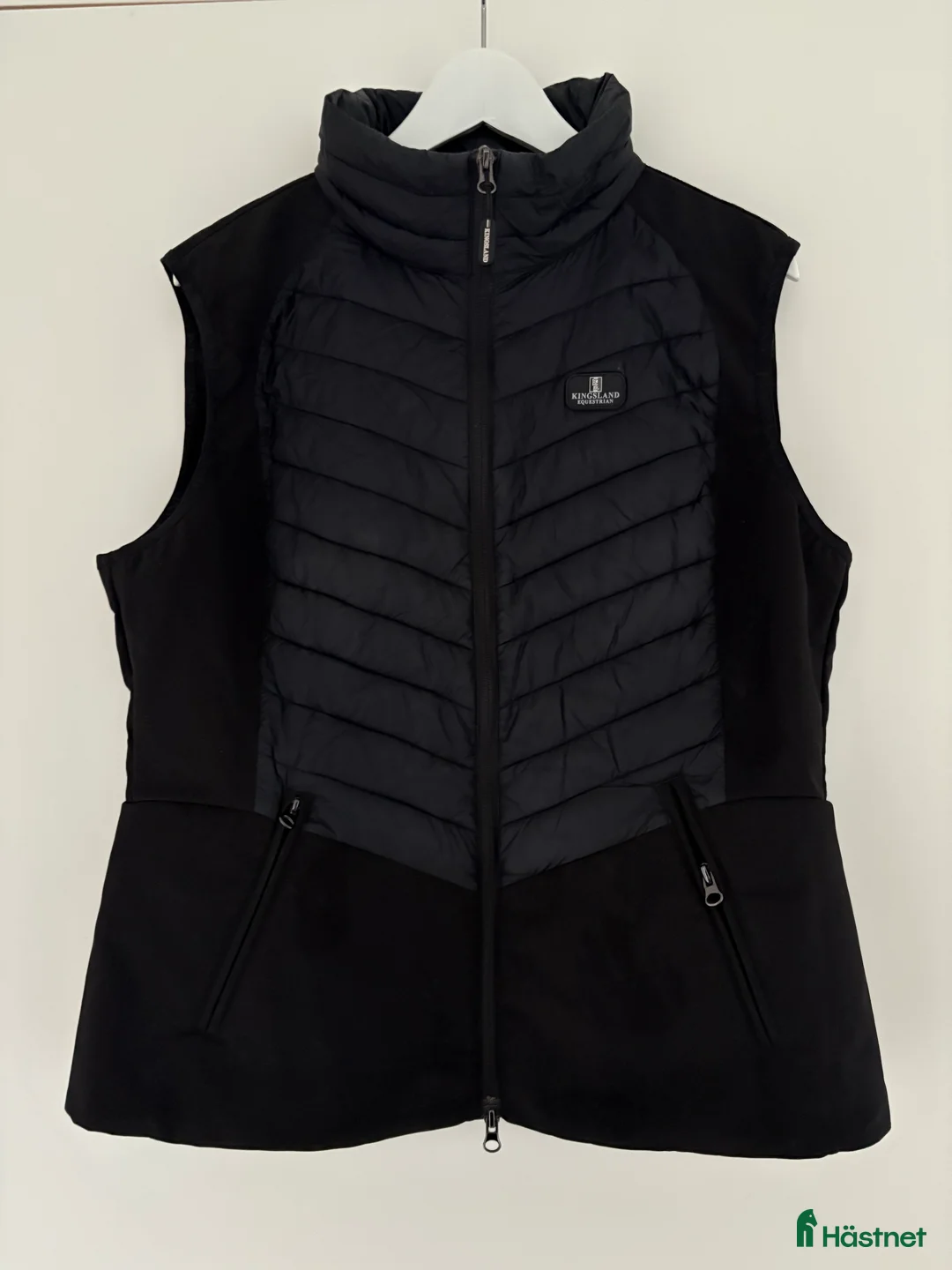 Jackor & Kavajer ryttarutrustning till salu: Kingsland väst i Häljarp - Annons 1