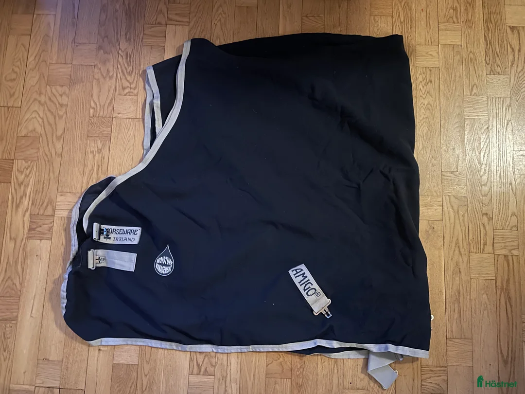 Täcken hästutrustning till salu: Horseware Amigo tunt stalltäcke 140 - Annons 1
