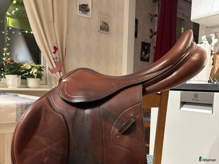 Sadlar hästutrustning till salu: Pessoa hoppsadel i Strömstad - Annons 3