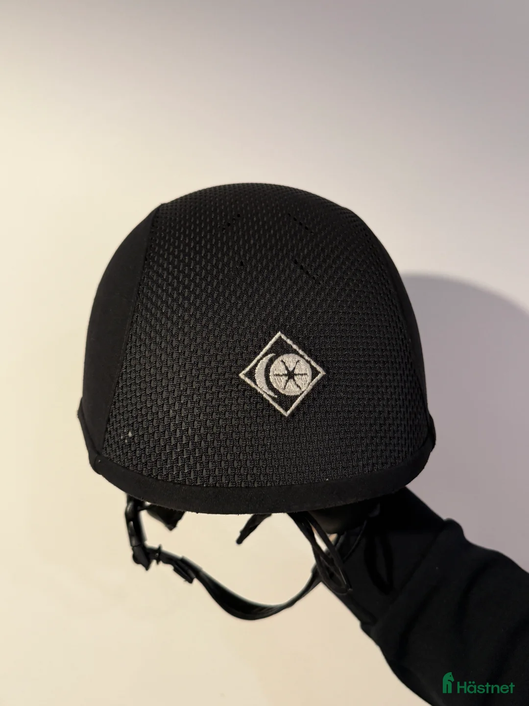 Hjälmar ryttarutrustning till salu: Charles Owen Sp8 i fint skick i Västra Frölunda - Annons 3