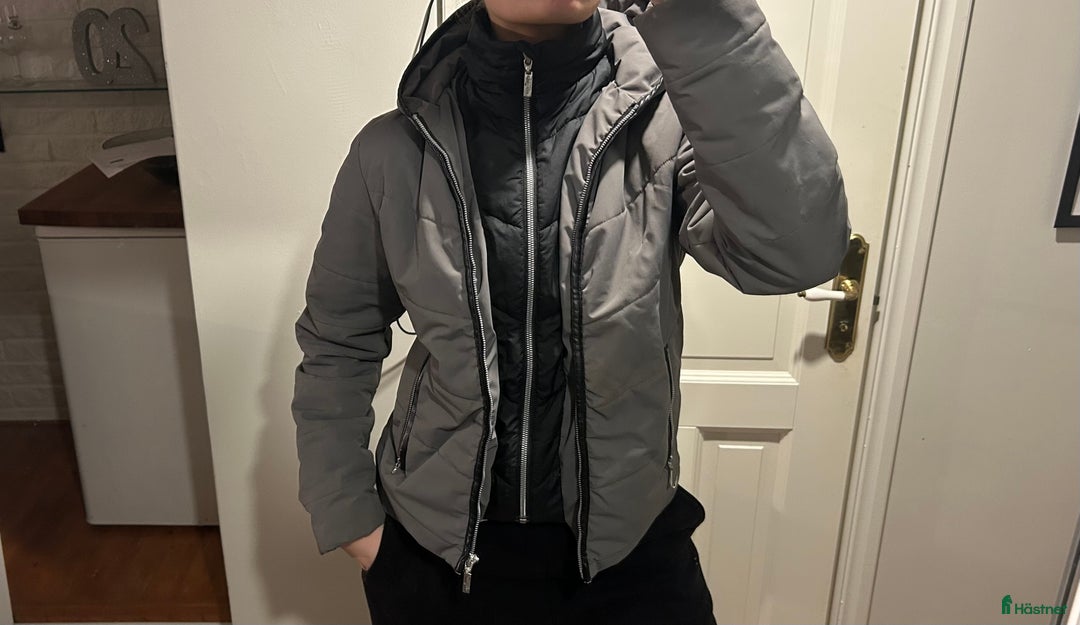 Jackor & Kavajer ryttarutrustning till salu: Equestrian Stockholm jacka  i Uddevalla - Annons 2