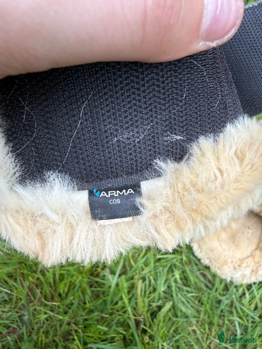 Benskydd hästutrustning till salu: Arma Carbon Bakskydd Fluff - Annons 3