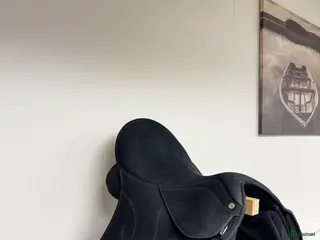 Sadlar hästutrustning till salu: Fin dressyrsadel i Bollnäs - Annons 3