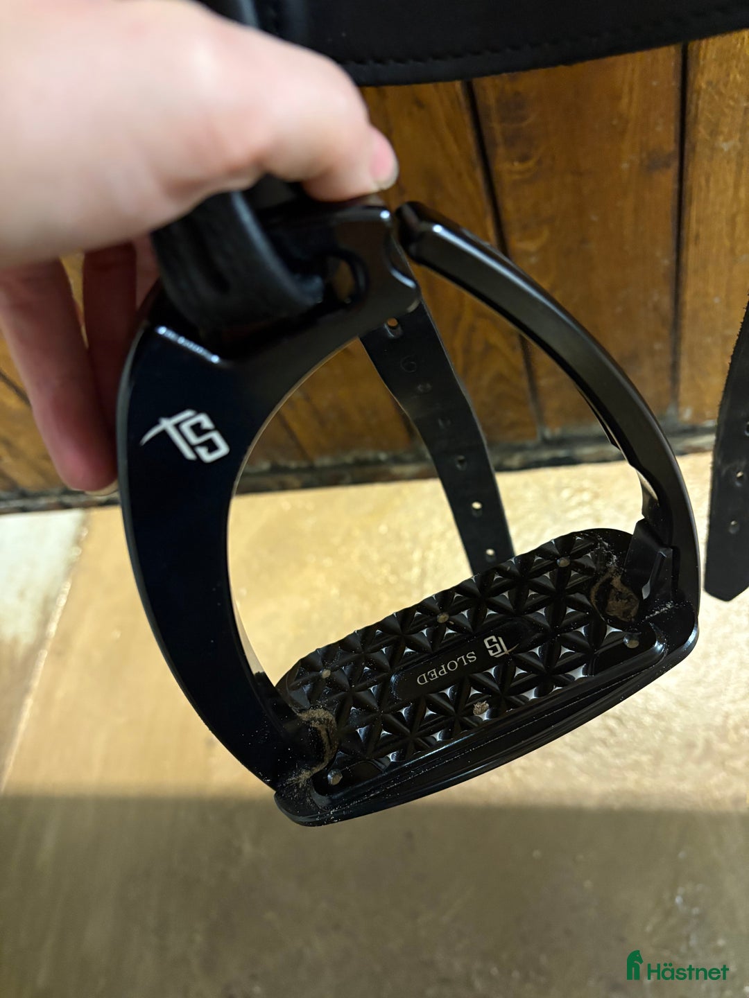 Stigbyglar hästutrustning till salu: Tech stirrups  i Ervalla - Annons 3