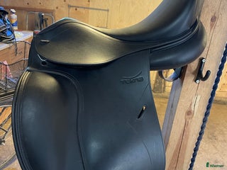 Sadlar hästutrustning till salu: Tekna S-Line dressyrsadel i Gamleby - Annons 1