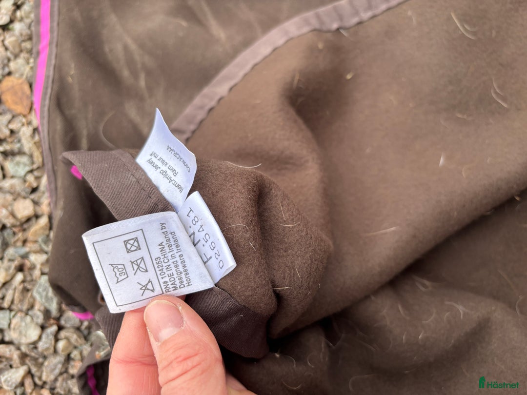 Täcken hästutrustning till salu: Jersey täcke i fint skick  i Sollerön - Annons 4