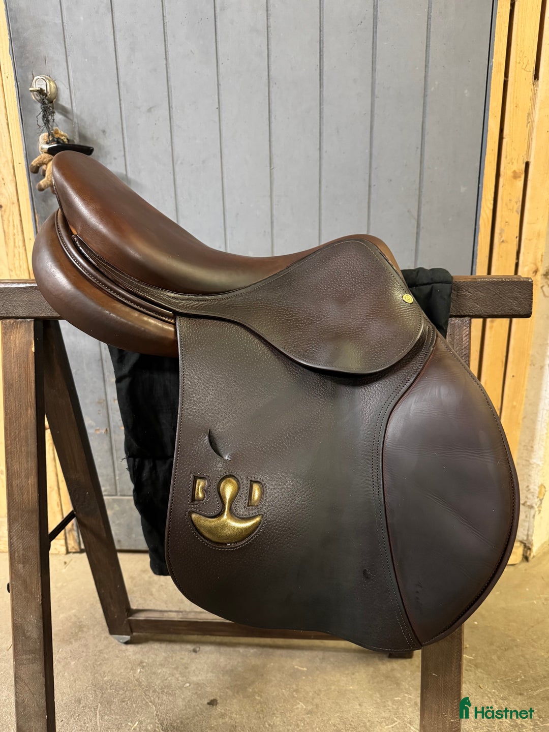 Sadlar hästutrustning till salu: Bruno Delgrange sadel i Örebro - Annons 2