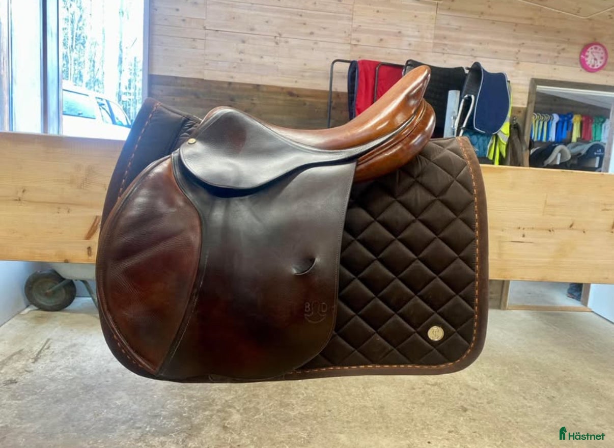 Sadlar hästutrustning till salu: Bruno Delgrange sadel säljes  i Gävle - Annons 10