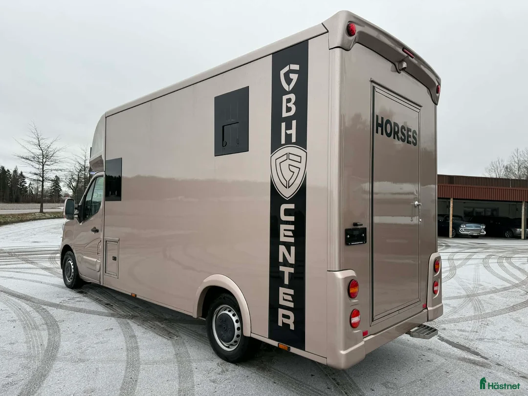 Hästlastbilar  fordon & transport till salu: HÄSTLASTBIL NORDIC HORSE 5 STUTERI *HÖG LASTVIKT* i Köping - Annons 3