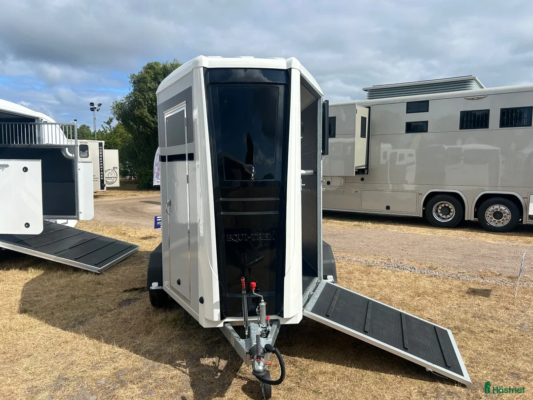 Hästtransporter  fordon & transport till salu: Nya Equi-trek med fronturlastning - Annons 2