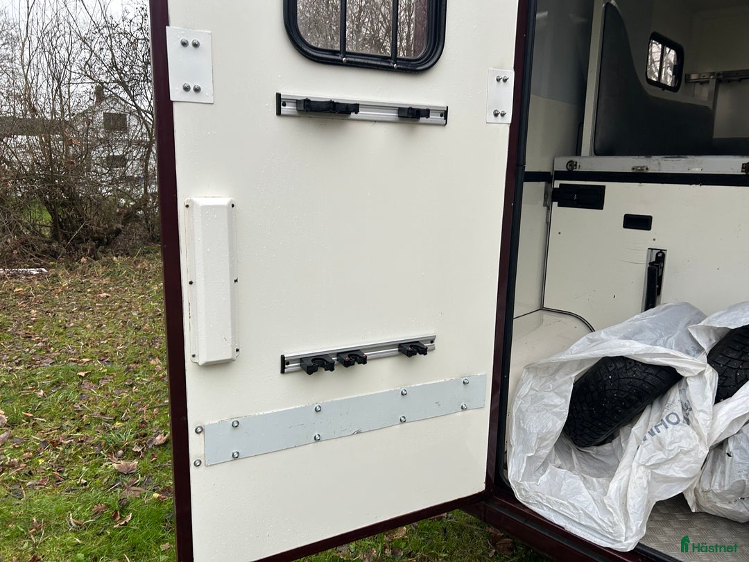 Hästlastbilar  fordon & transport till salu: Paragan 5 sits rejäl och robust  i Teckomatorp - Annons 12