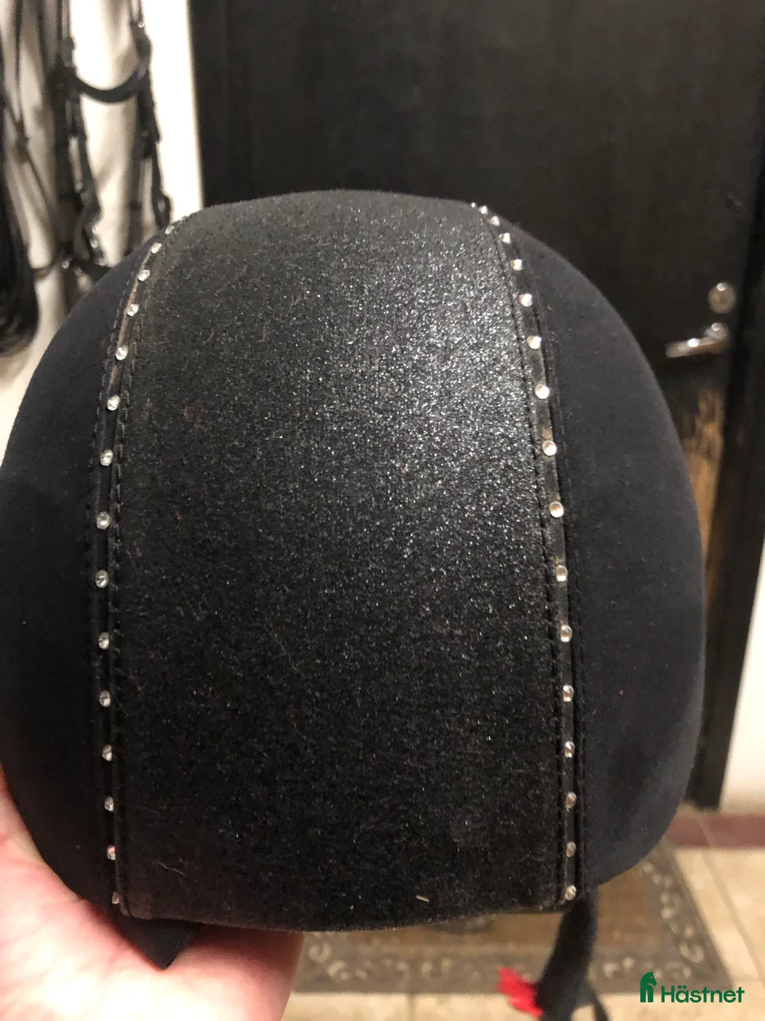 Hjälmar ryttarutrustning till salu: Perfekt ridskole hjälm! i Vreta Kloster - Annons 3