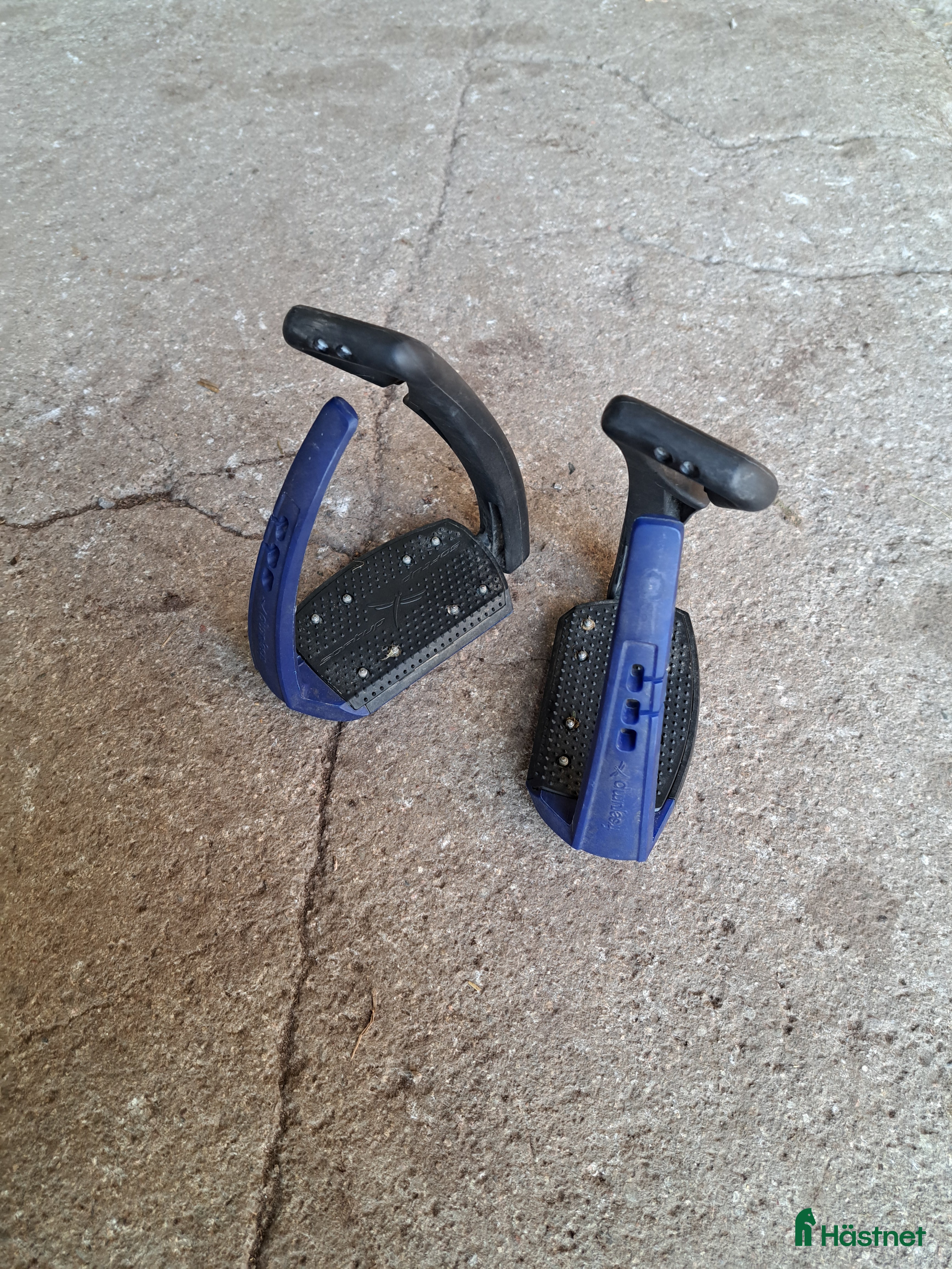 Stigbyglar hästutrustning till salu: Marinblå/Svarta Freejump Soft up PRO - Annons 3